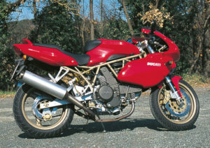 Ducati 750 SS: mezza carena, divertimento totale
