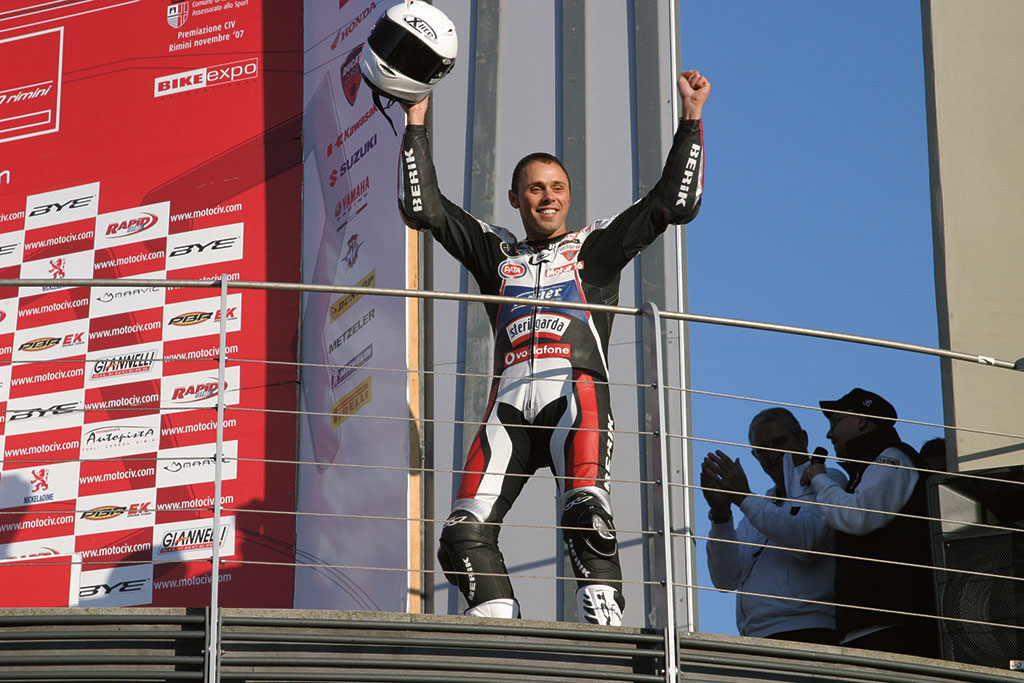 max_biaggi_ducati_sbk (3)