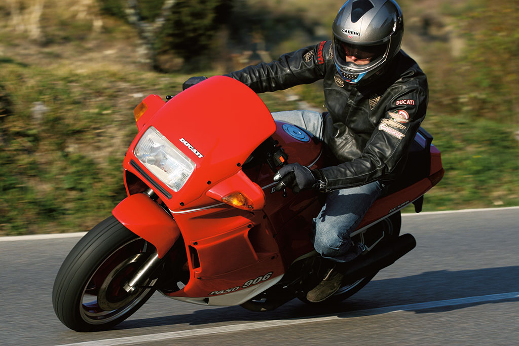 Prova Ducati Paso 906