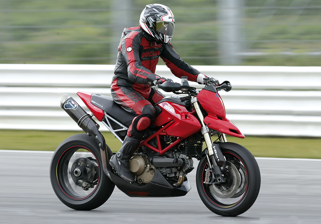 Hypermotard 1100 S in versione “Ducati Desmo Challenge”