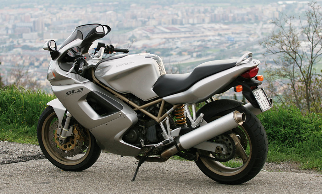 Ducati_st2_sport_touring (3)