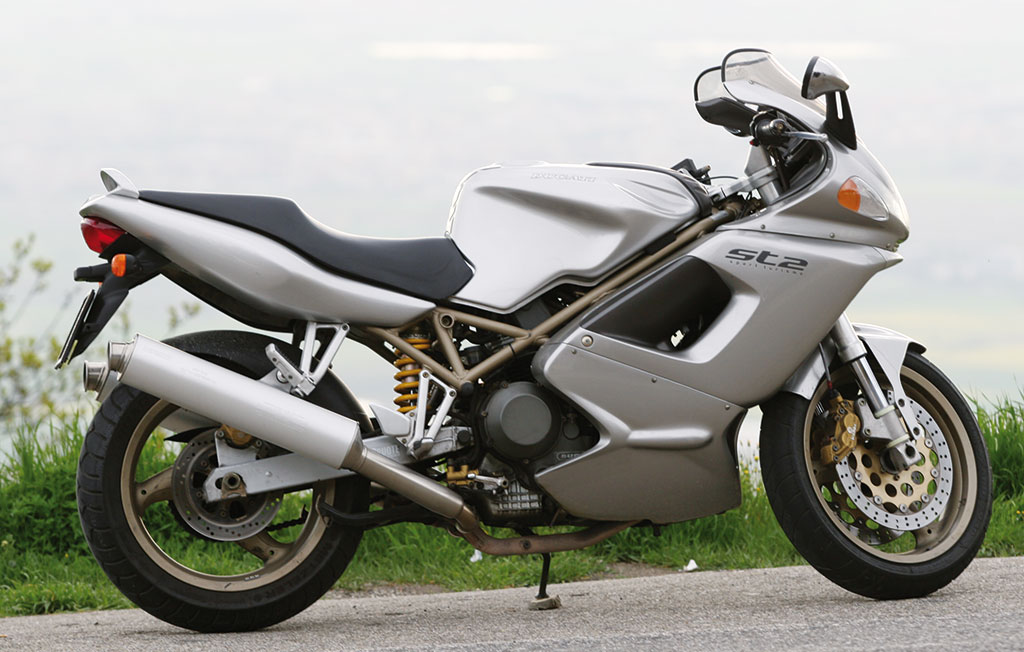 Ducati_st2_sport_touring (4)