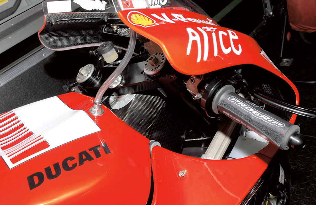 ducati_desmosedici_gp9 (1)