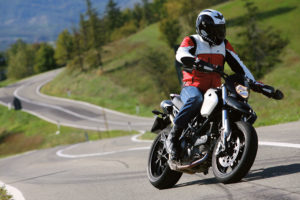 Ducati Hypermotard 796: prova su strada