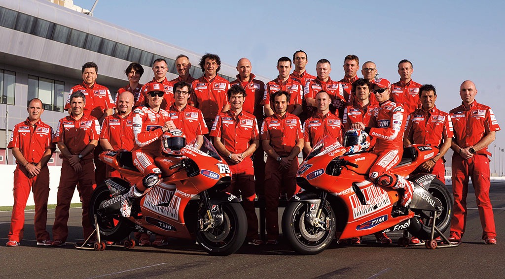 324_T04_Ducati_team