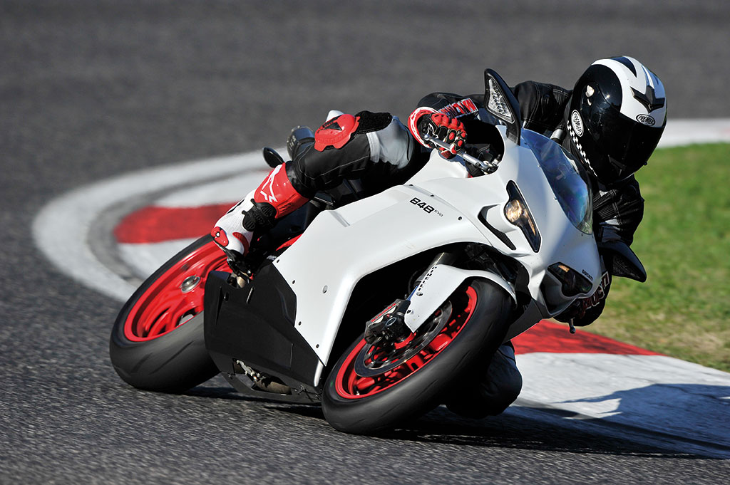 Ducati 848 Evo: prova in pista a Imola