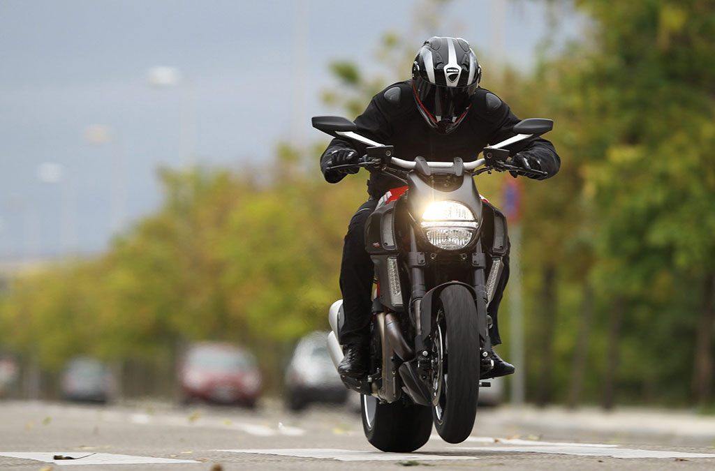 72-Diavel-Carbon