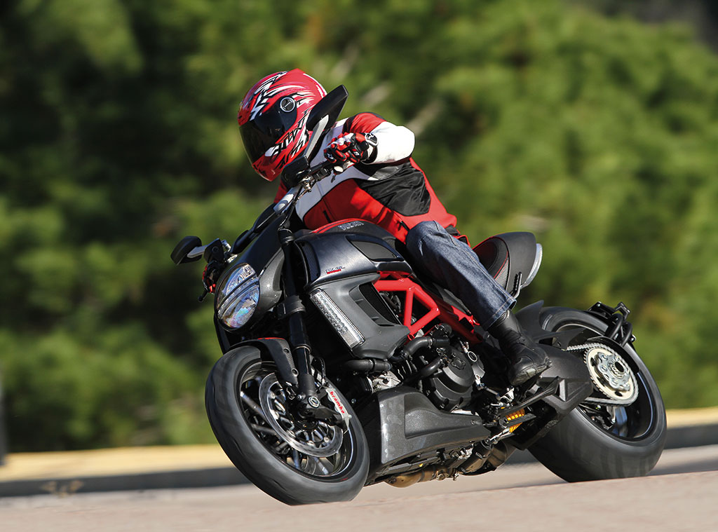 Ducati Diavel: prova su strada della versione Carbon