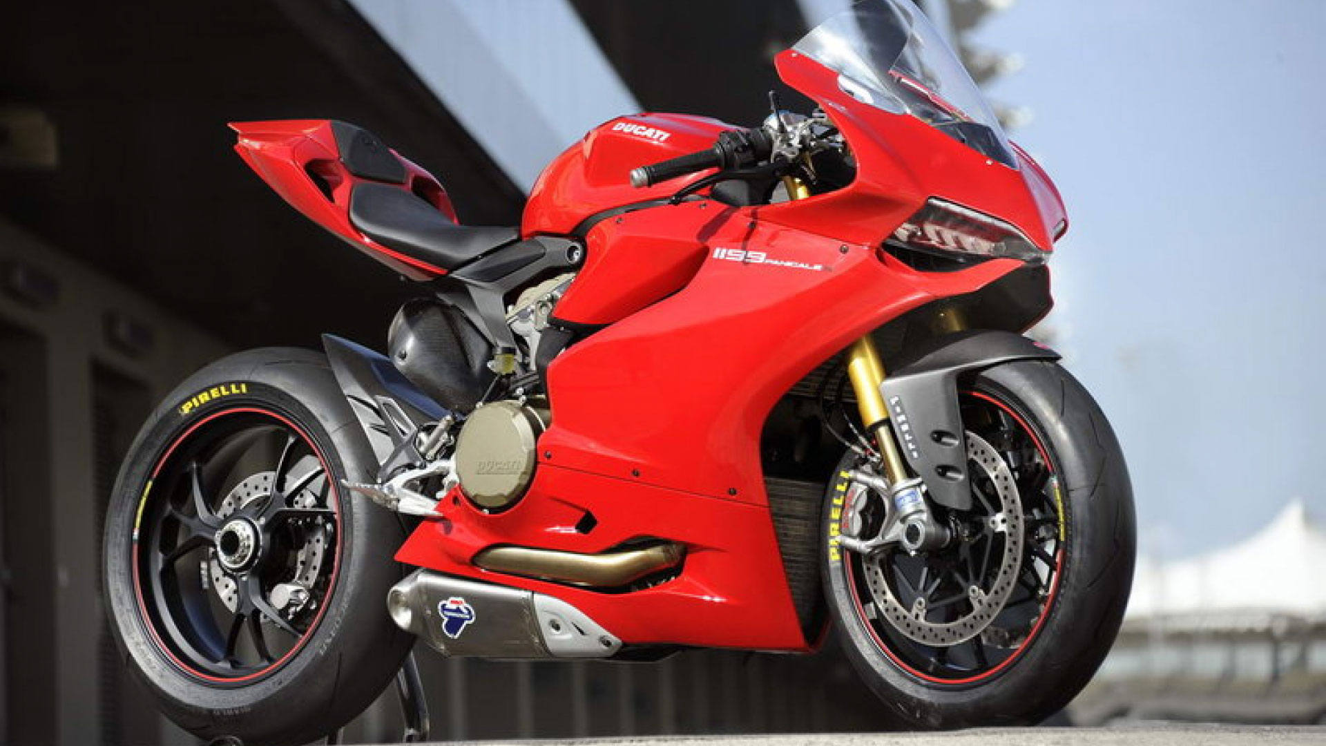 ducati-1199-panigale-s-test-abu-dhabi-accessori-ducati-performance_1