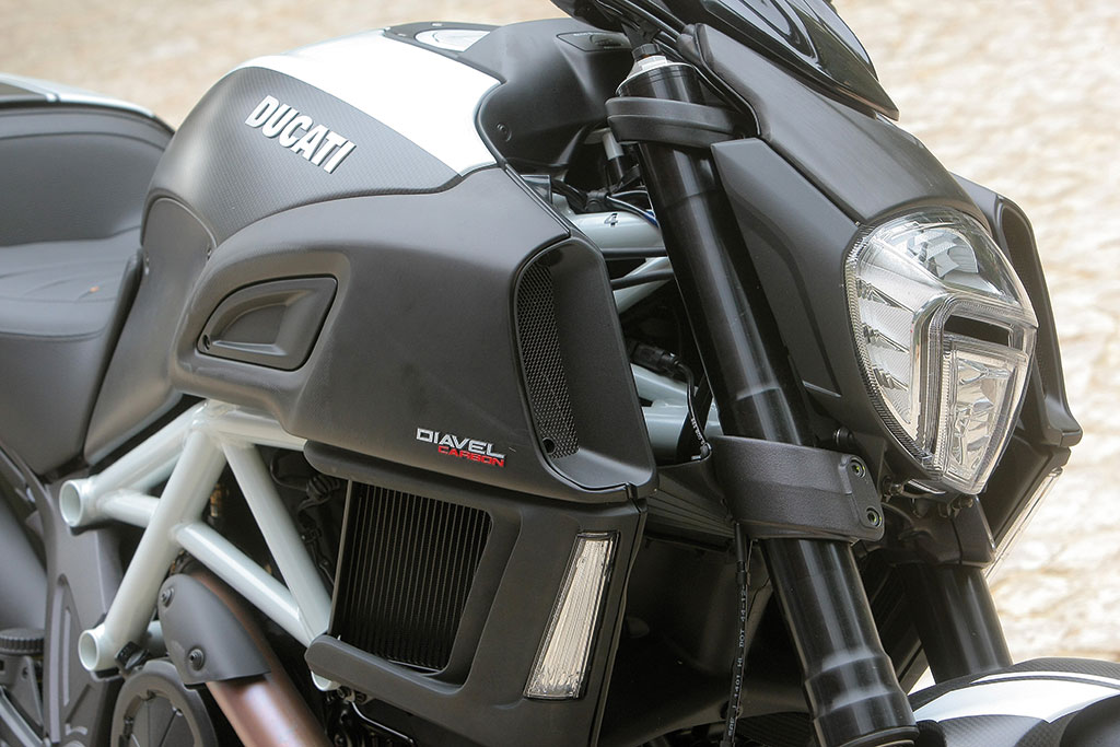 Ducati_diavel_1200