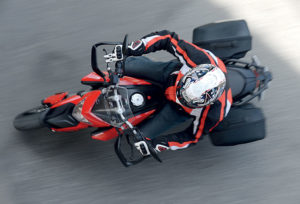 Prova Ducati Hyperstrada 939: anima ibrida