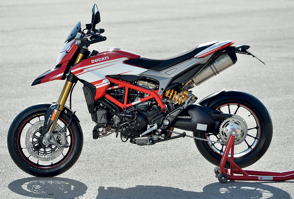 Hypermotard 939: tanto divertimento in più