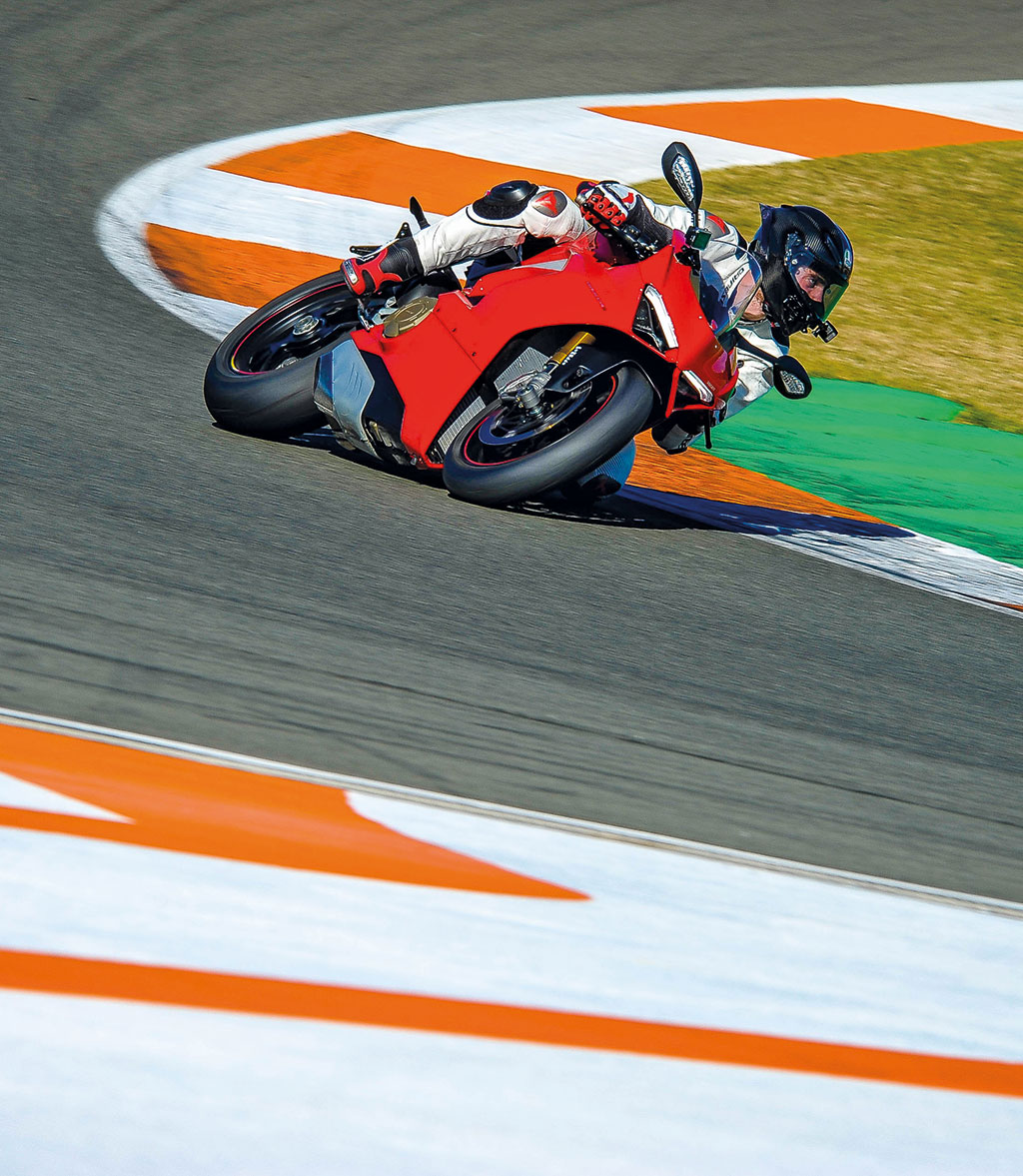 Panigale_v4s_alberto_naska (1)