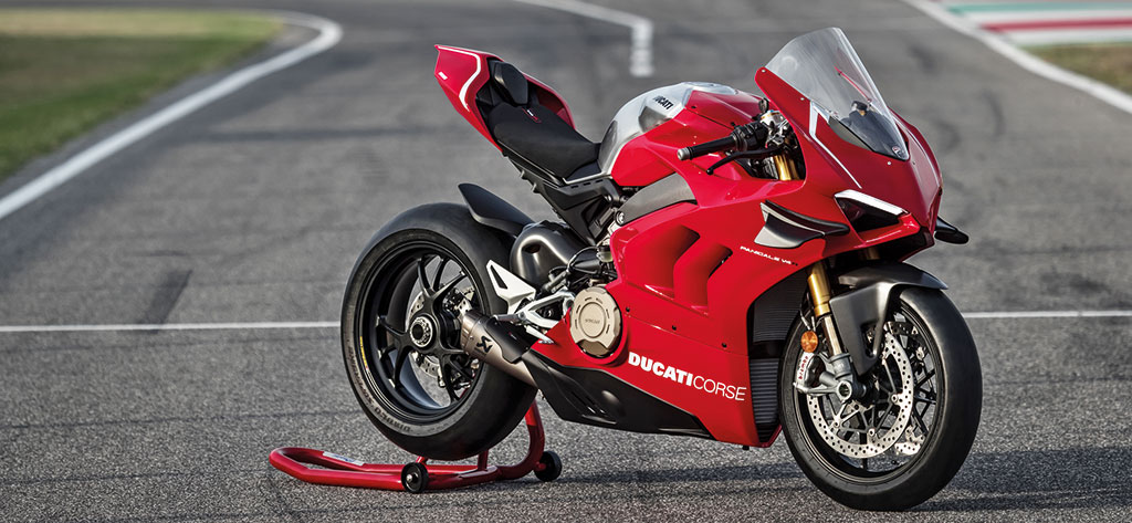 06_DUCATI-PANIGALE-V4-R-ACTION