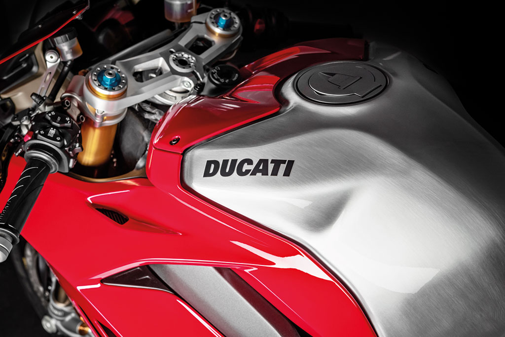 16_DUCATI-PANIGALE-V4-R