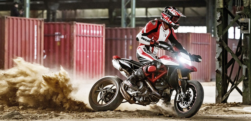 32_DUCATI-HYPERMOTARD-950-SP-ACTION