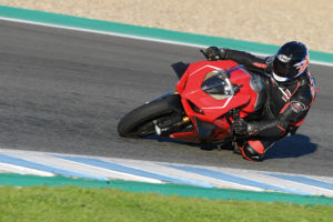 Test in pista della nuova Ducati Panigale V4 R