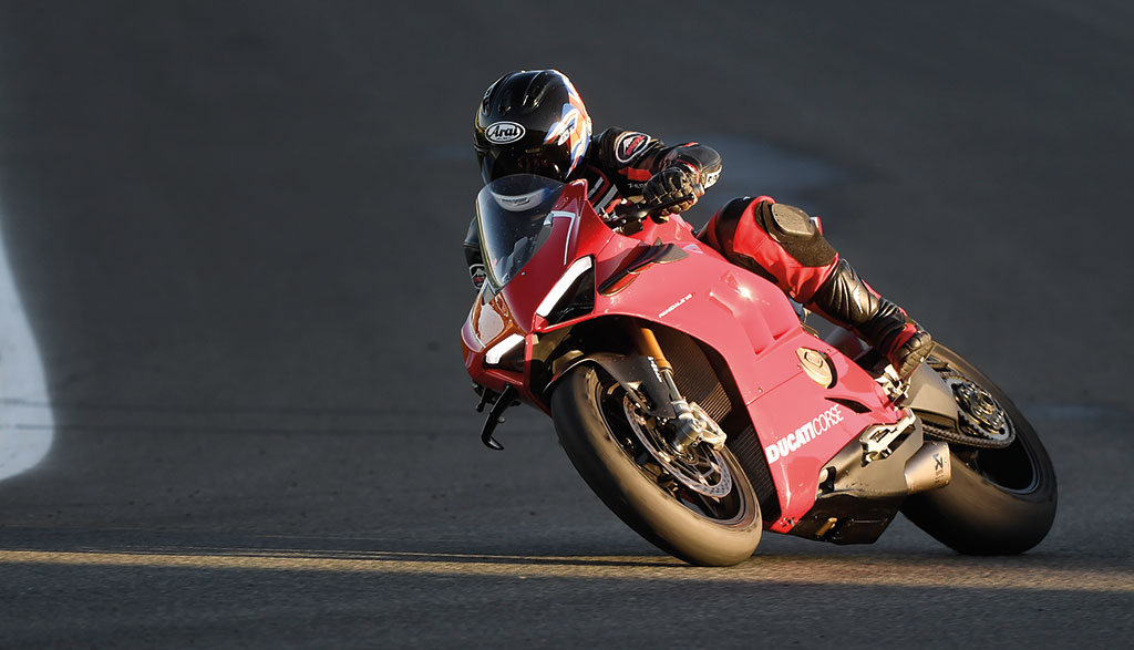 prova_pista_ducat_panigale_v4_r (2)