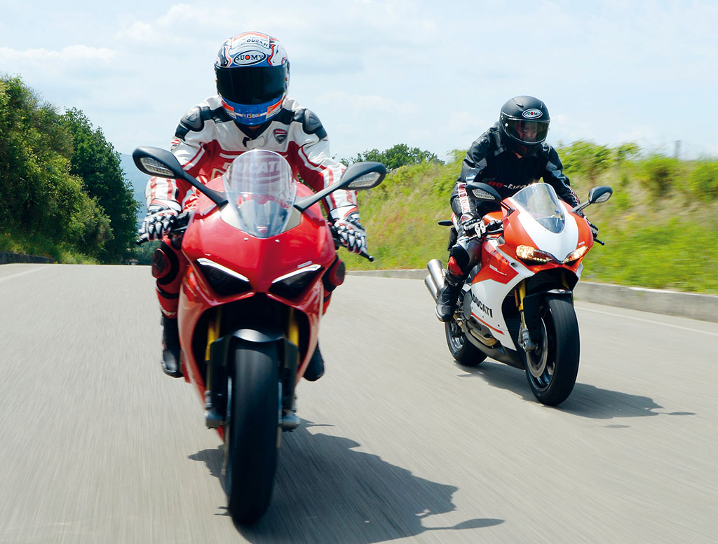 confronto-panigale-v2-v42