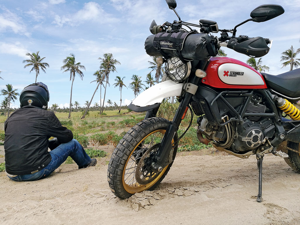 Mozambique-Tofo-Beach_ducati_scrambler