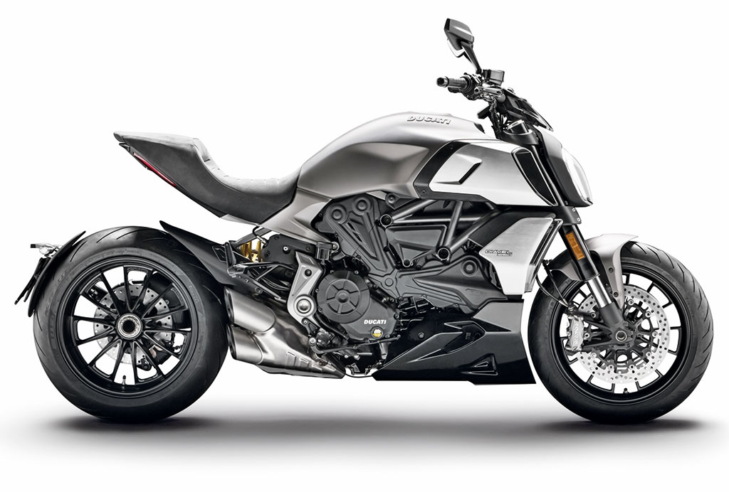 03_DUCATI-DIAVEL-1260_UC68921_High