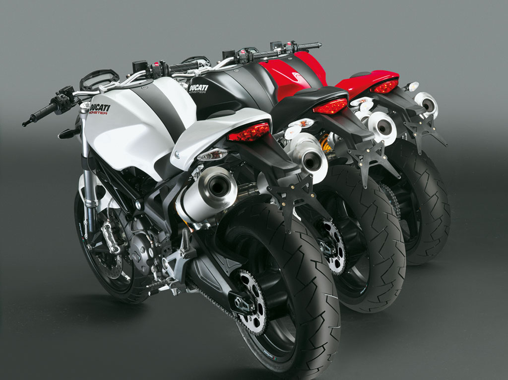 Ducati_monster_696