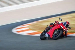 PANIGALE-V4-ACTION-02