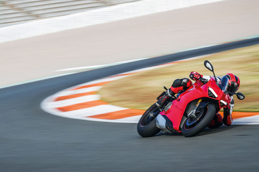 Prova Ducati Panigale V4: il nuovo modo di andare forte