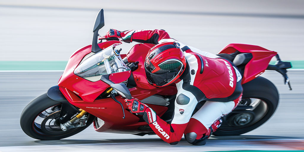 PANIGALE-V4-ACTION-04