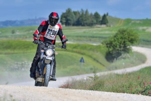 Lo Scrambler Desert Sled nel suo ambiente naturale