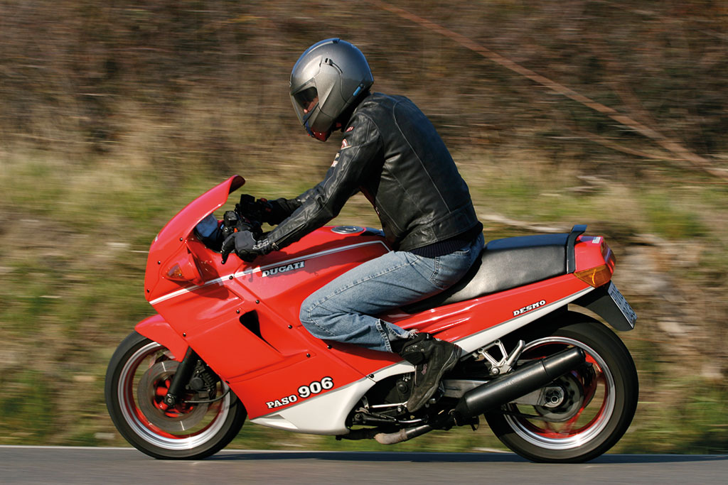 Ducati-paso-906