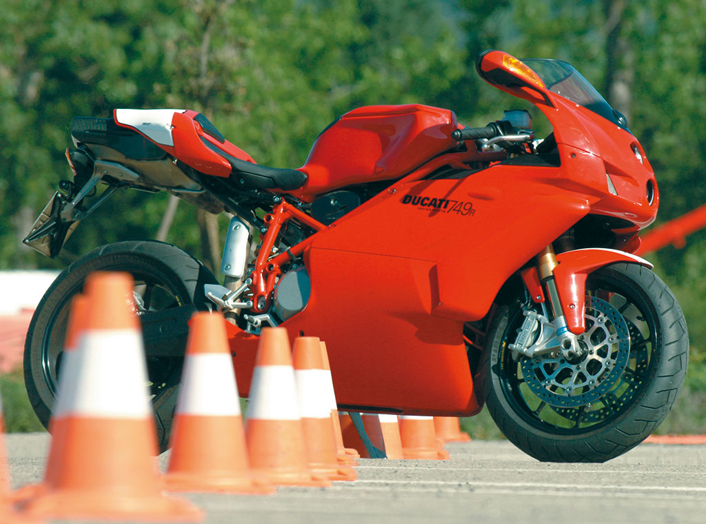 Ducati 749 R: monografia