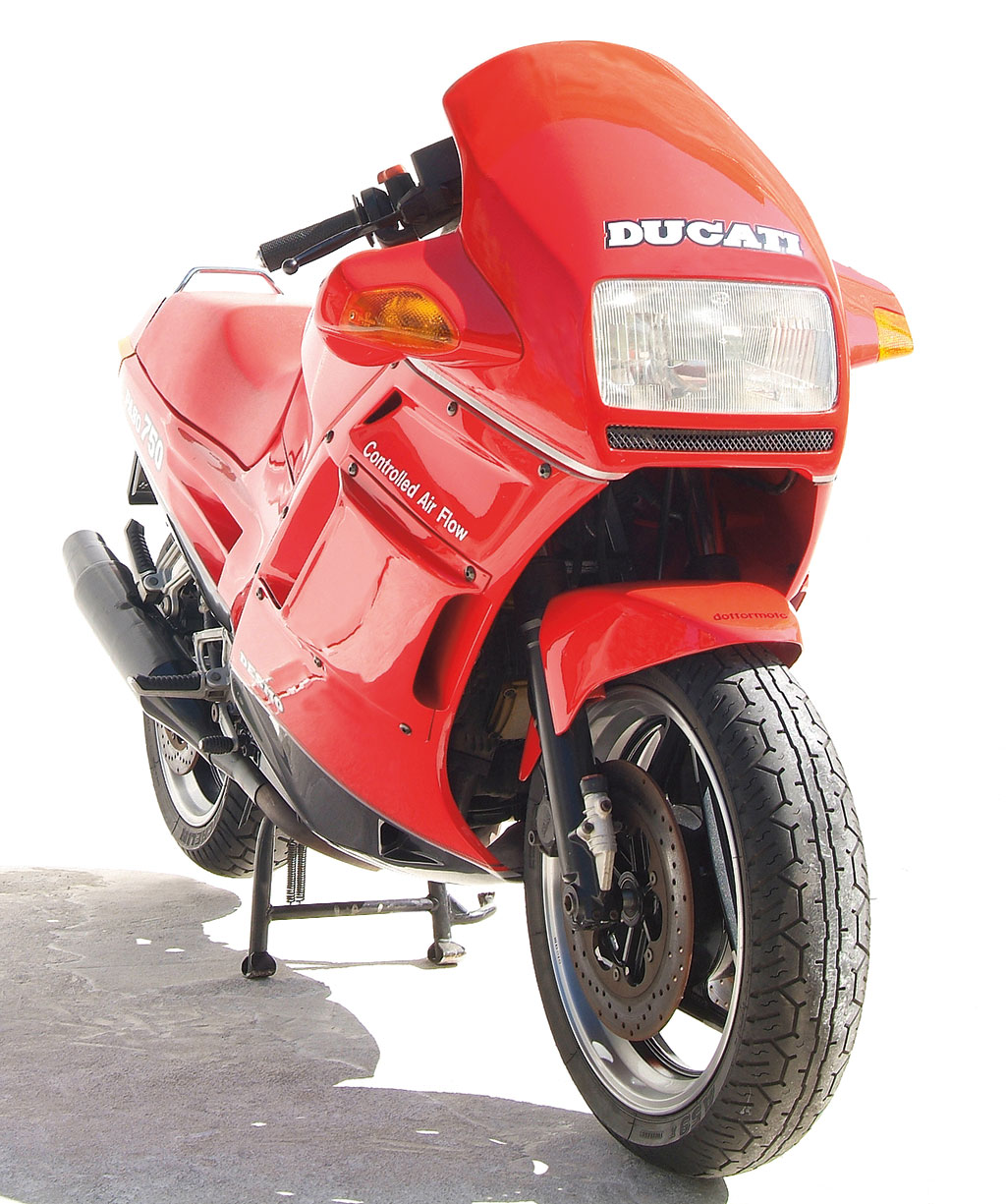 paso-750-ducati immagine frontale