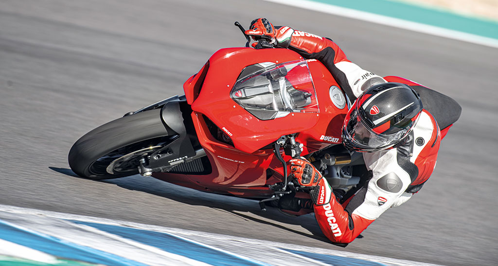DUCATI-PANIGALE-V2_ACTION_08_UC104788_High