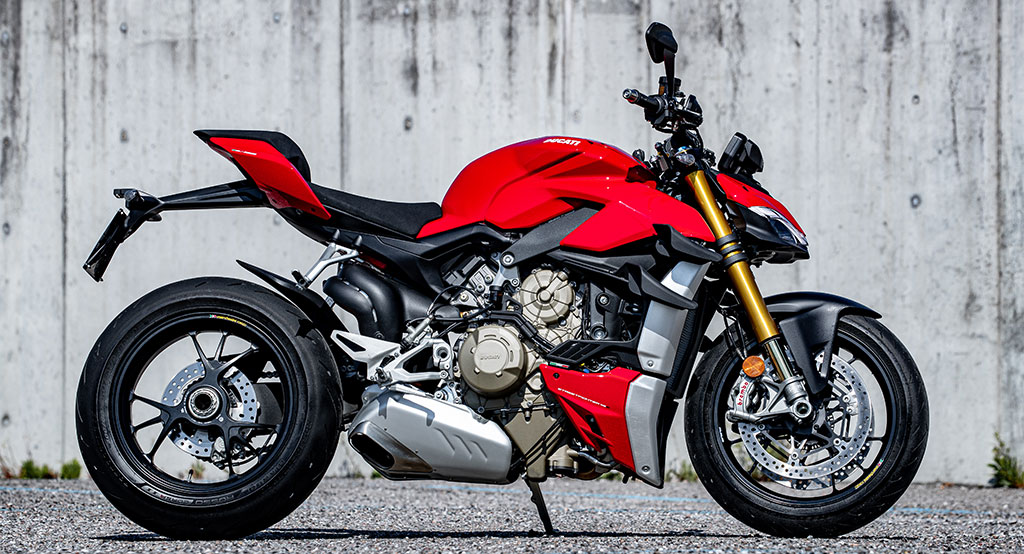 DUCATI_STREETFIGHTER_V4S_AMBIENCE_04_UC152968_High