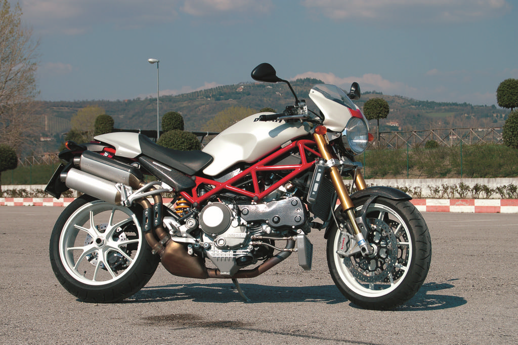 Ducati-Monster-S4RS-prova-in-pista-2007.jpg