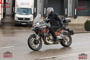 "Rubata" la prima foto di una Ducati Multistrada V4 pesantemente camuffata per le strade di Borgo Panigale.