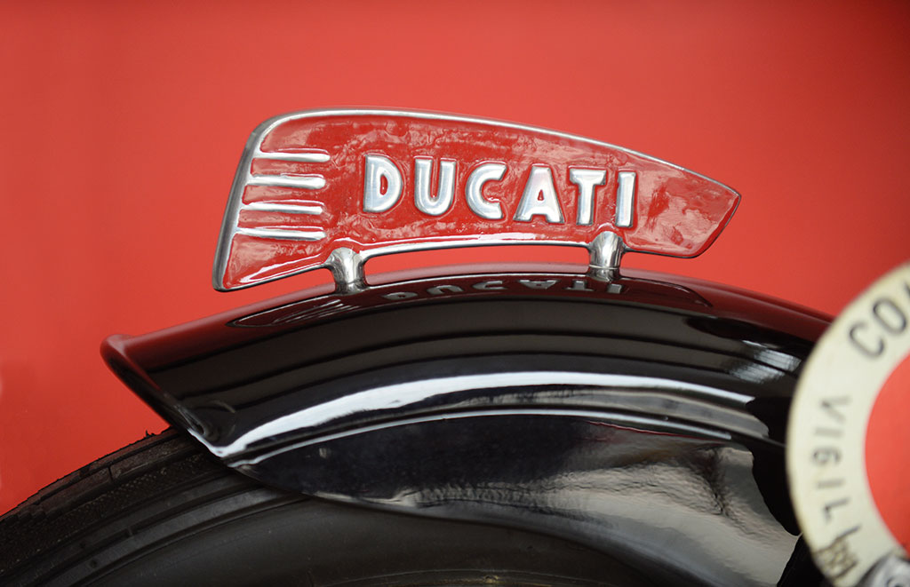 Patente e libretto: le Ducati dei Vigili  Urbani di Bologna