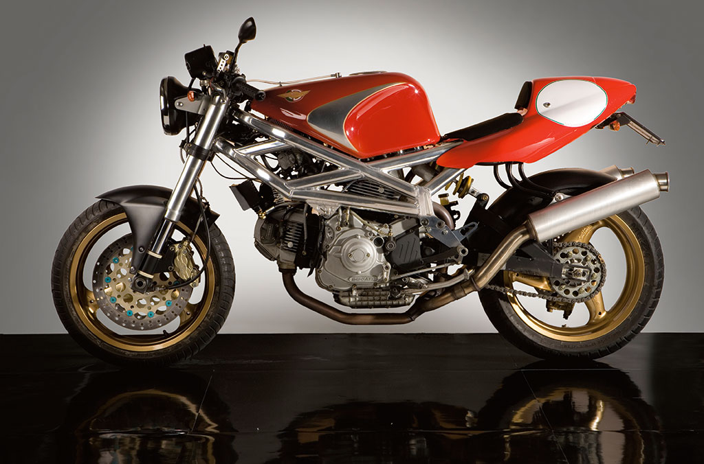 motore-ducati-telaio-giapponese-over-special