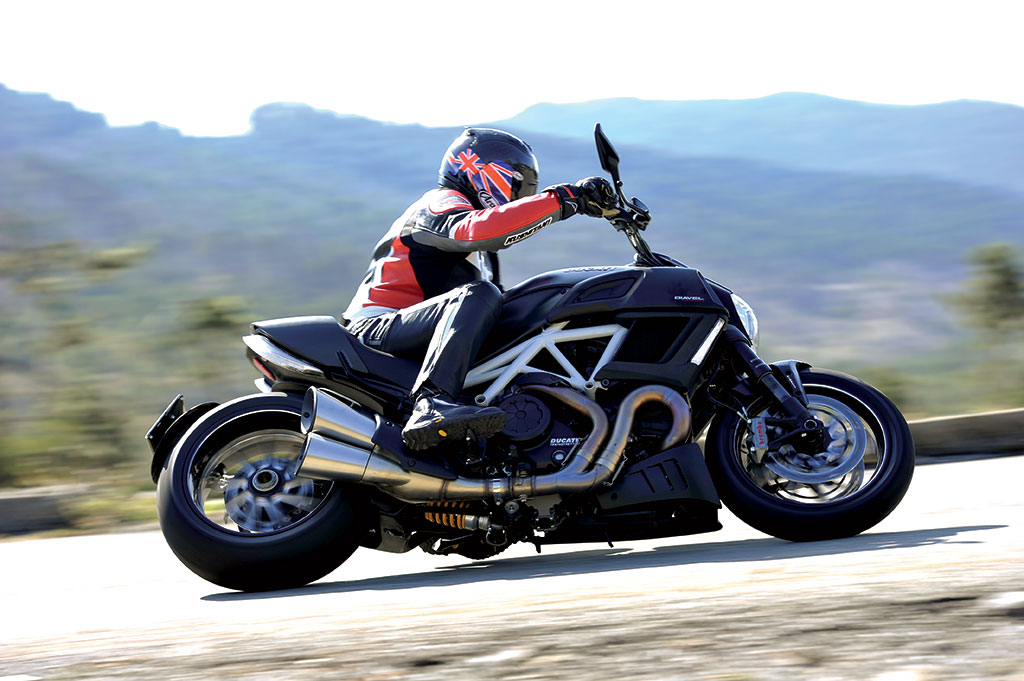 prova_ducati_diavel_2014