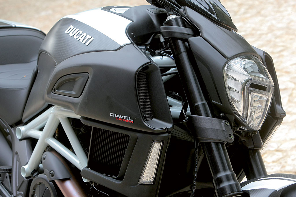 prova_ducati_diavel_2014