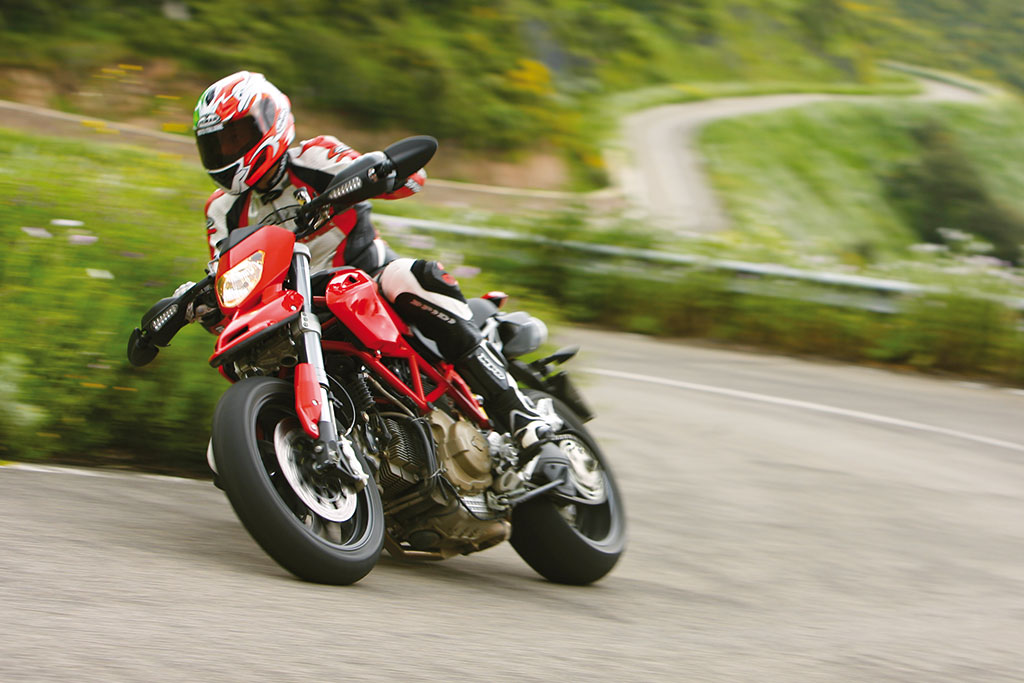 prova_hypermotard_ducati_2007 