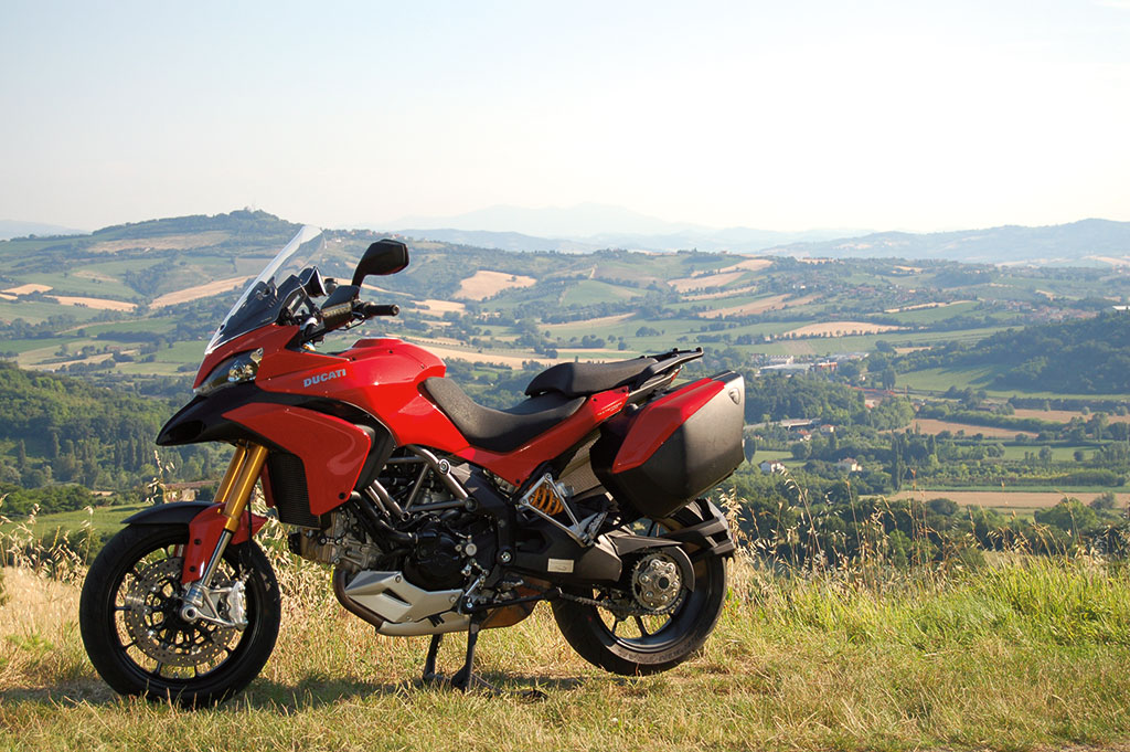 su-strada-Ducati-Multistrada-1200-S-Touring