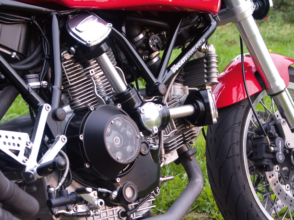 coppie-coniche-su-Ducati-1000-GT