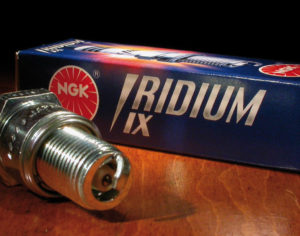 candela_moto_iridium_NGK