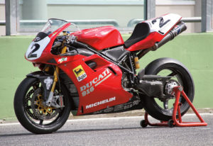 ducati_916_carl_fogarty_replica (1)