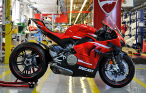 02_DUCATI_SUPERLEGGERAV4_001_UC169969_Preview