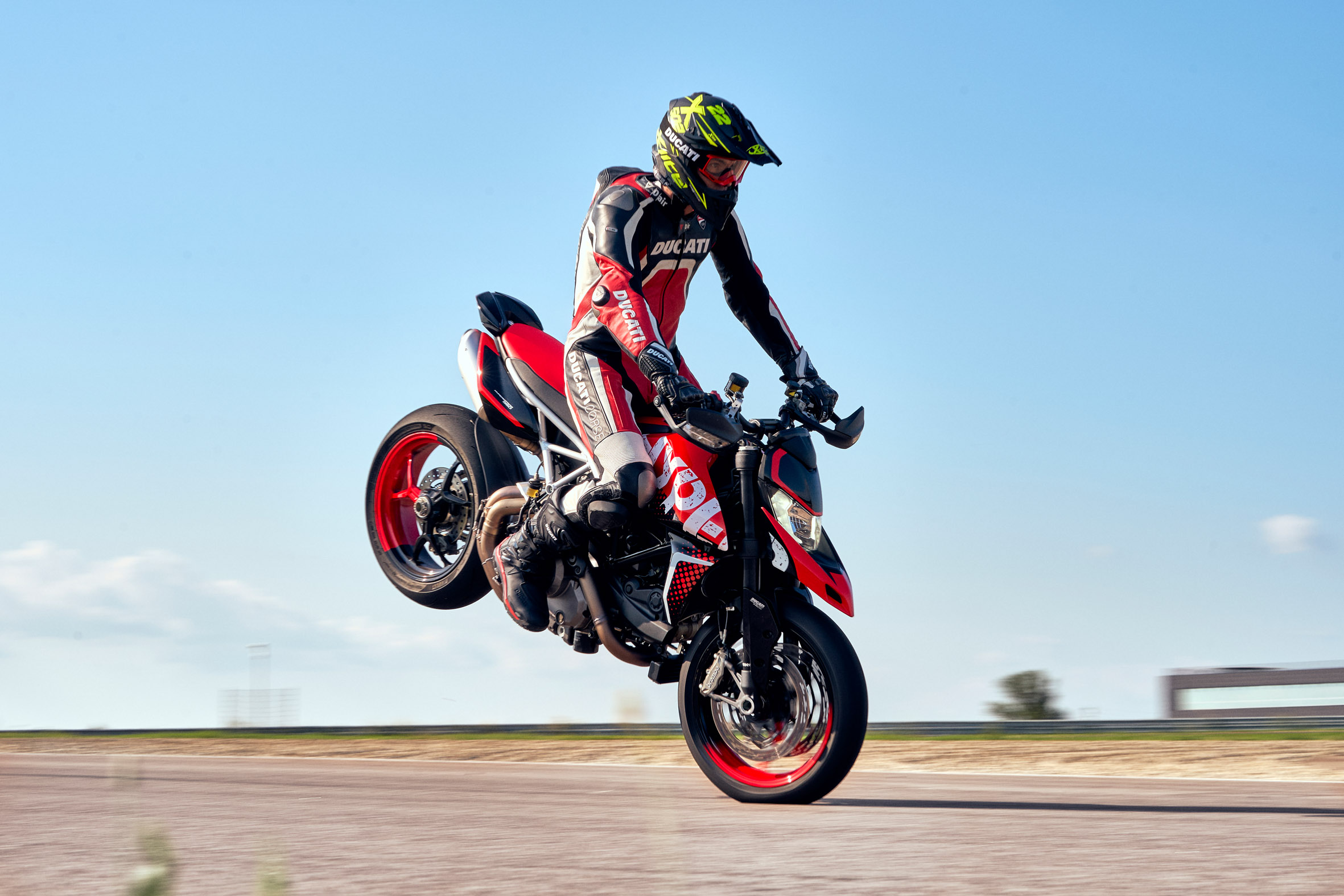 DUCATI HYPERMOTARD 950 RVE_ACTION_03_UC169741_Preview