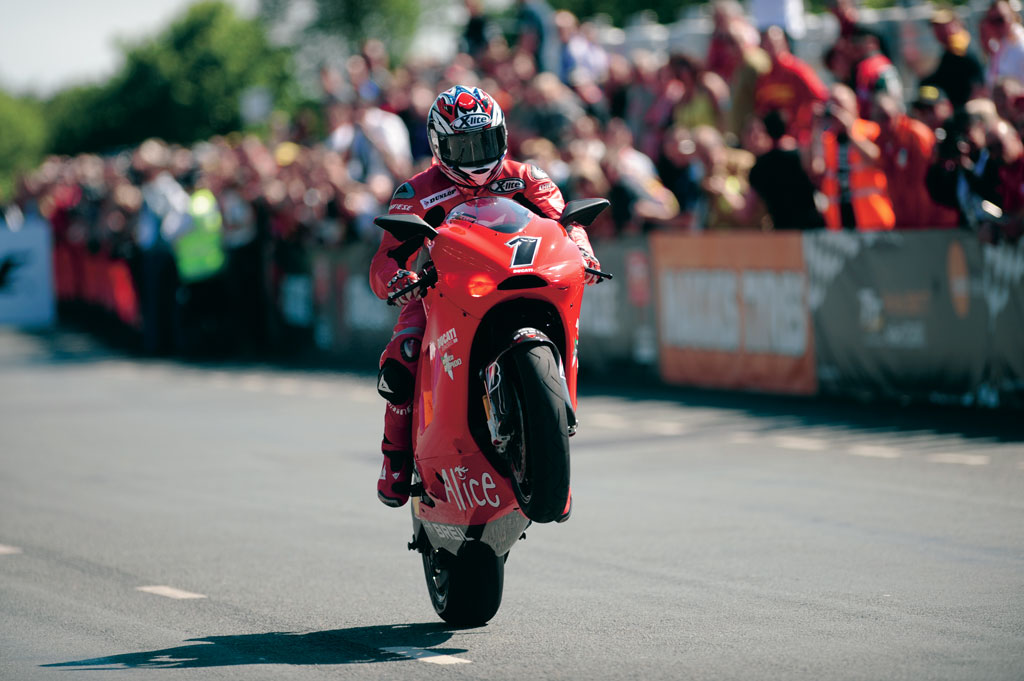 Carl Fogarty parata Desmosedici RR