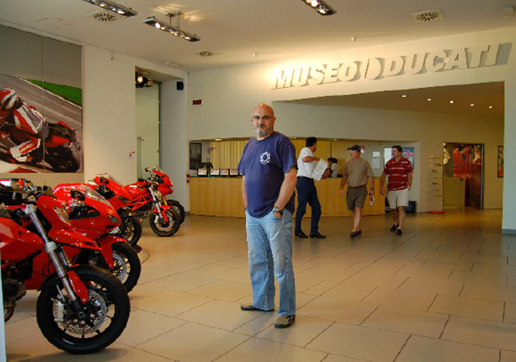 Ingresso del Museo Ducati con Livio Lodi